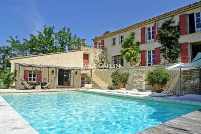 Image de Mas à louer à Aix-en-Provence sur un domaine familial de 600 hectares