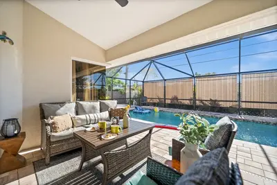 Image de Coastal Retreat-heated pool & spa-bikes, game room-close to beach & Legacy Trail