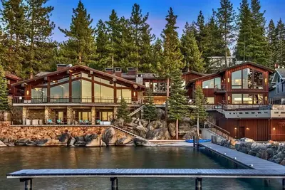 Image de The Legendary Waterfront Estate; Villa Harrah w/ Himalayan Salt Spa & Much More!