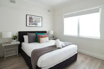 Image de Garden 2 Bed Apt and Walk to Harbour | Parking
