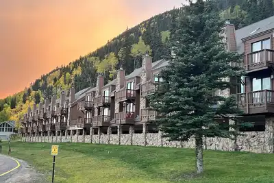 Image de Stunning Mountain Views, Resort Amenities: Hot Tubs, Indoor Pool, Tennis Court