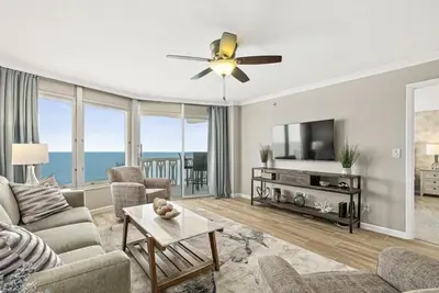 Image de Directly on the Ocean! Luxury Condo - 10th Floor - New Listing!
