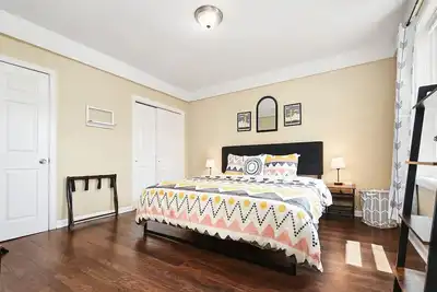 Image de ★King Bed★Free Off Street Parking! ★Pro Cleaning! ★