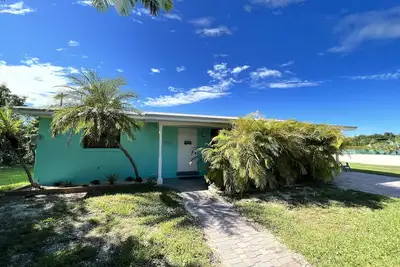 Image de Bungalow oasis with lots of room