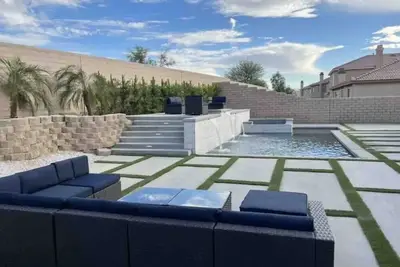 Image de Modern Luxury Home w/ Private Pool & Spa