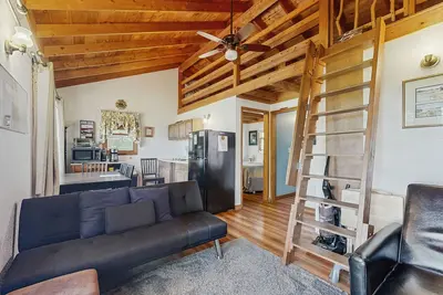 Image de Secluded Sunset Point mountain top cabin, wifi, Dish Tv, firepit