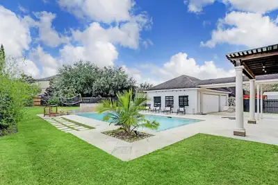 Image de Luxury ✨ 5br Home. Private 🏝Waterfall Pool! 15 Min from Downtown Houston.