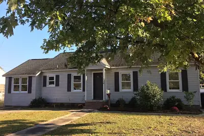 Image de Newly remodeled 3 bdrm, walk to park, restaurants
