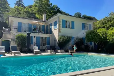 Image de Spacious family villa with large heated pool & sundowner deck in pretty village