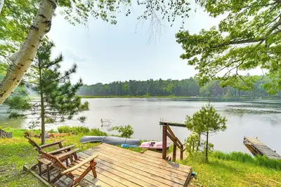 Image de Four-Season Lake Cabin w\/ Canoe & Paddle Boat!