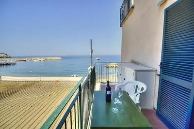 Image de Appartamento Naia C: A graceful apartment located right on the beach, with Free Wi-Fi.
