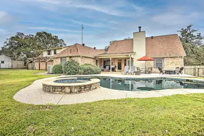Image de Gainesville Home w/ Outdoor Oasis, 16 Mi to Lake