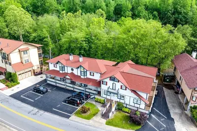 Image de Alpine River Suites #502 - Riverfront Condo