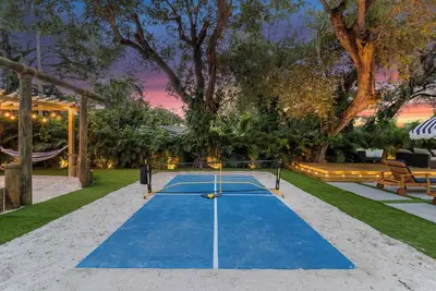 Image de Unique Villa w\/Fire Pit+Mini Golf & Grill | Lots of Great Games!