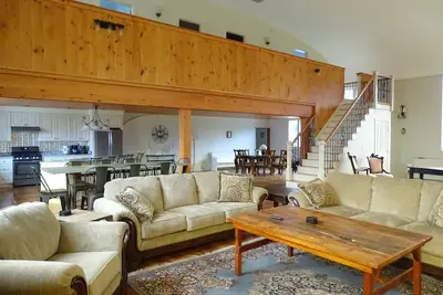 Image de Converted 1830 Church - Newly Renovated For your Stay