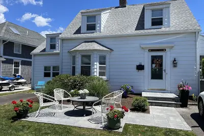 Image de Classic beach house, private beach, summer 2025 available