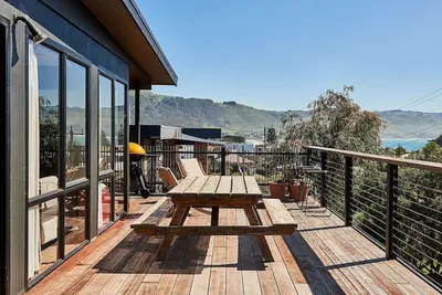 Image de The Lobsterpot Beach House - views + walking distance to shops