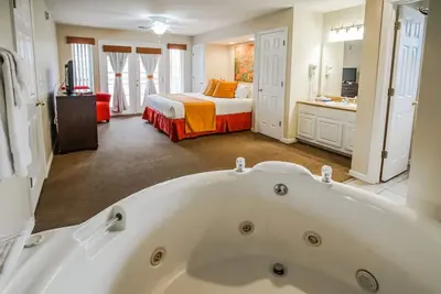 Image de 1 Bedroom with Jacuzzi & Balcony at Grand Crowne Resort