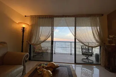 Image de Beautiful Ocean front Daytona Beach Condo with amazing view of sun rise and set.