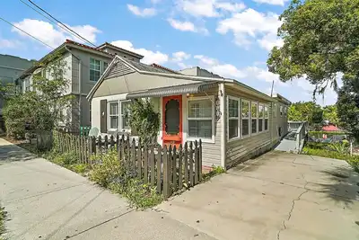 Image de The Downtowner Cottage downtown Mt. Dora Location! Location! Location!