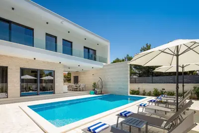 Image de Maison de vacances Srima pour 1 - 10 personnes avec 4 chambres à coucher - Maison de vacances