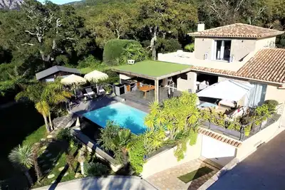 Image de Belle villa moderne, 4 chambres, avec poollhouse, piscine chauffée, climatisée