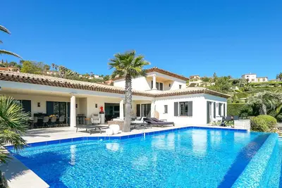 Image de Adorable deluxe propriété avec vue sur le terrain de golf à Ste. Maxime