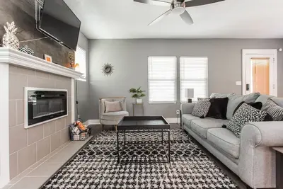 Image de Insta-Worthy Midtown Private 3 Bedroom Home