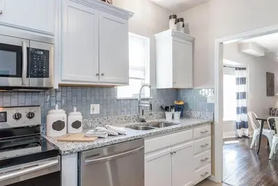 Image de Hillside Haven 5min to Plaza/Museums/Parks