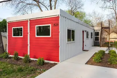Image de Spacious Shipping Container Home & Rooftop Deck