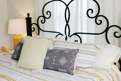 Image de 5 King Beds / 2 Pullout Couches / 2800 Sq Ft - close to everything