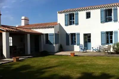 Maison spacieuse et chaleureuse avec grand jardin, secteur Luzéronde & marais