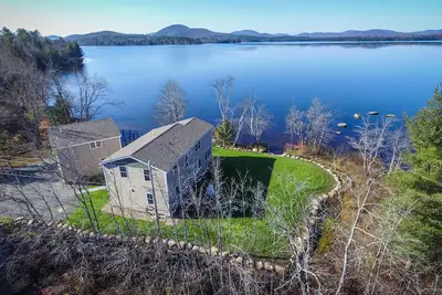 Image de Newly Built Lake Front Home