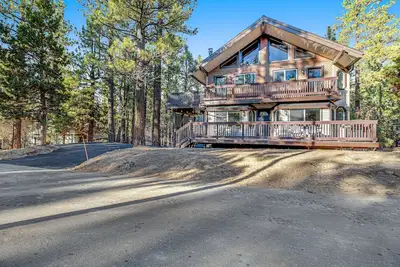 Image de Modern Mountain Home with Fast WiFi, Private Hot Tub, Fireplace, Loft - Dogs Ok