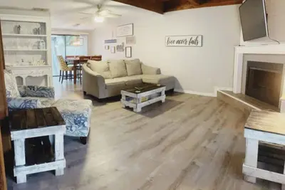 Image de Beautiful home with huge backyard close to siesta key beach