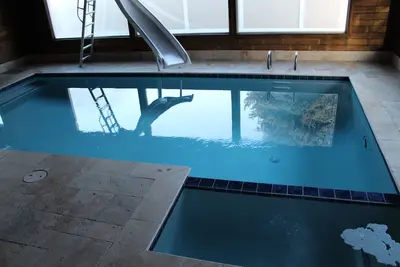 Image de Indoor Pool, Hot Tub, Game Room & Gym
