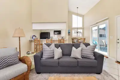 Image de 2 Bedroom upper unit at our Oceanfront Home  Newport Beach, California, United States