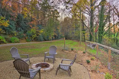 Image de Scenic Hendersonville Escape - Pets Welcome!