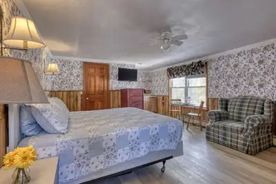 Image de 17 Lodge Near Acadia. Sleeps 4 Open Hearth Inn