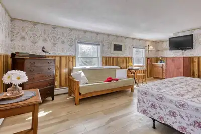Image de 18 Acadia Lodge King Bed Ac Open Hearth Inn
