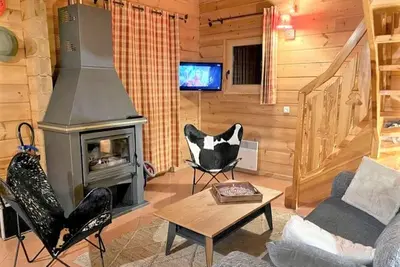 Image de Chalet spacieux avec piscine, parking et animaux admis