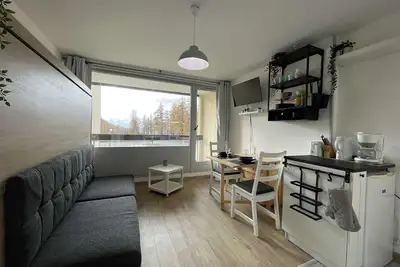 Image de Studio rénové au pied des pistes, balcon ouest, 4 couchages à Montgenèvre