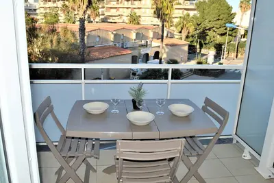 Image de Studio rénové climatisé, 3 couchages, proche port et casino à Cavalaire-sur-Mer