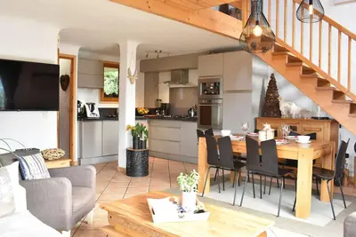 Image de Chalet cosy avec mezzanine, poêle à bois, wifi et parking - Méribel