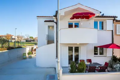 Image de New, modern feel-good holiday home, right by the sea, 50m from the beach