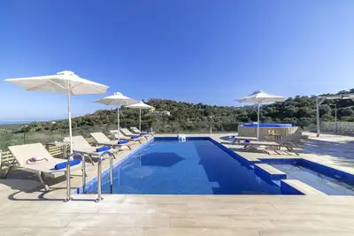 Etesians Villa, Heated Pool & Spa Whirlpool, Bbq