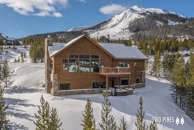 Image de Grand Ski-in/out Home! Vast Views, Hot Tub, Deck, Grill and A/C!