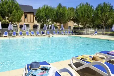 Image de Appartement en France avec Vue sur Piscine