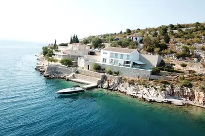 Villa Basthel with heated pool, jacuzzi, sauna, boat mooring possibility