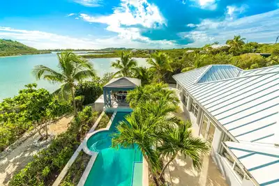 Water front, with amazing elevated views, pool, flamingoes, private and quiet